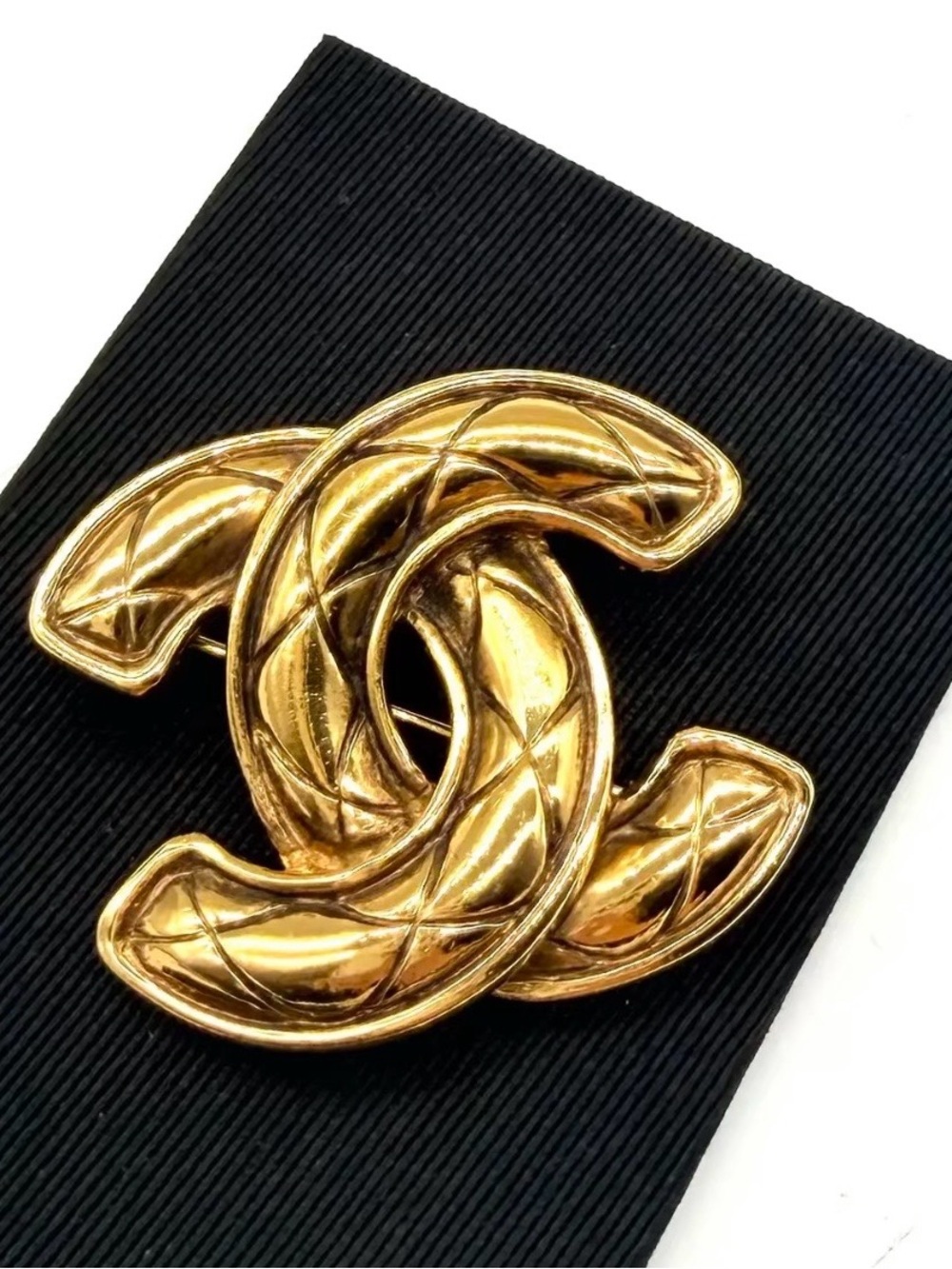 Vintage Authentic Chanel Gold-Tone Quilted CC Brooch - Iconic Matelassé Design